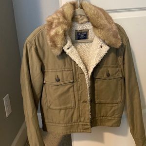 Unworn abercrombie & fitch coat with fur lining and detachable neck collar fur.